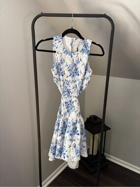 HELLO MOLLY SHORT OPEN SIDES AND BACK FLORAL DRESS